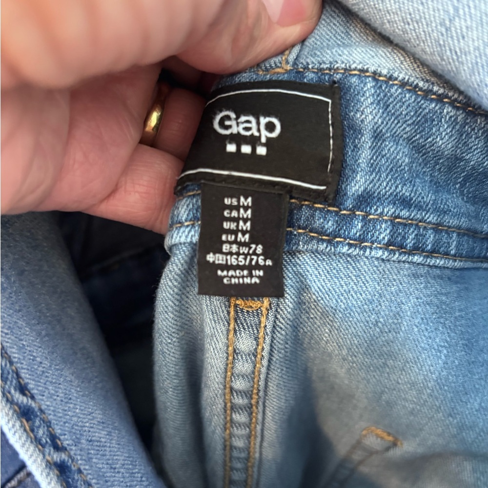 GAP Women’s Light Blue Denim Short Overalls - Picture 2 of 4